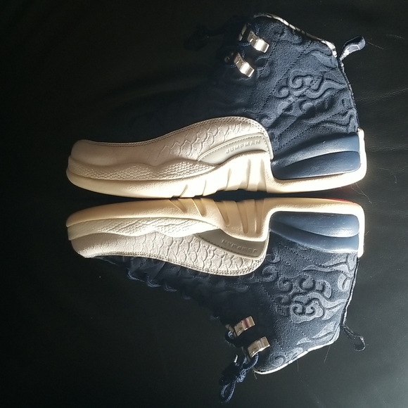 Jordan 12 Retro International. Size 8.5 - Picture 7 of 11